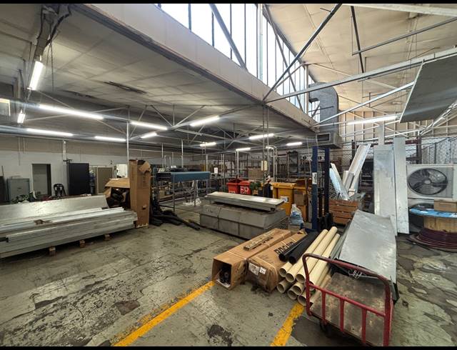 1,353M² WAREHOUSE TO LET IN PAROW INDUSTRIAL